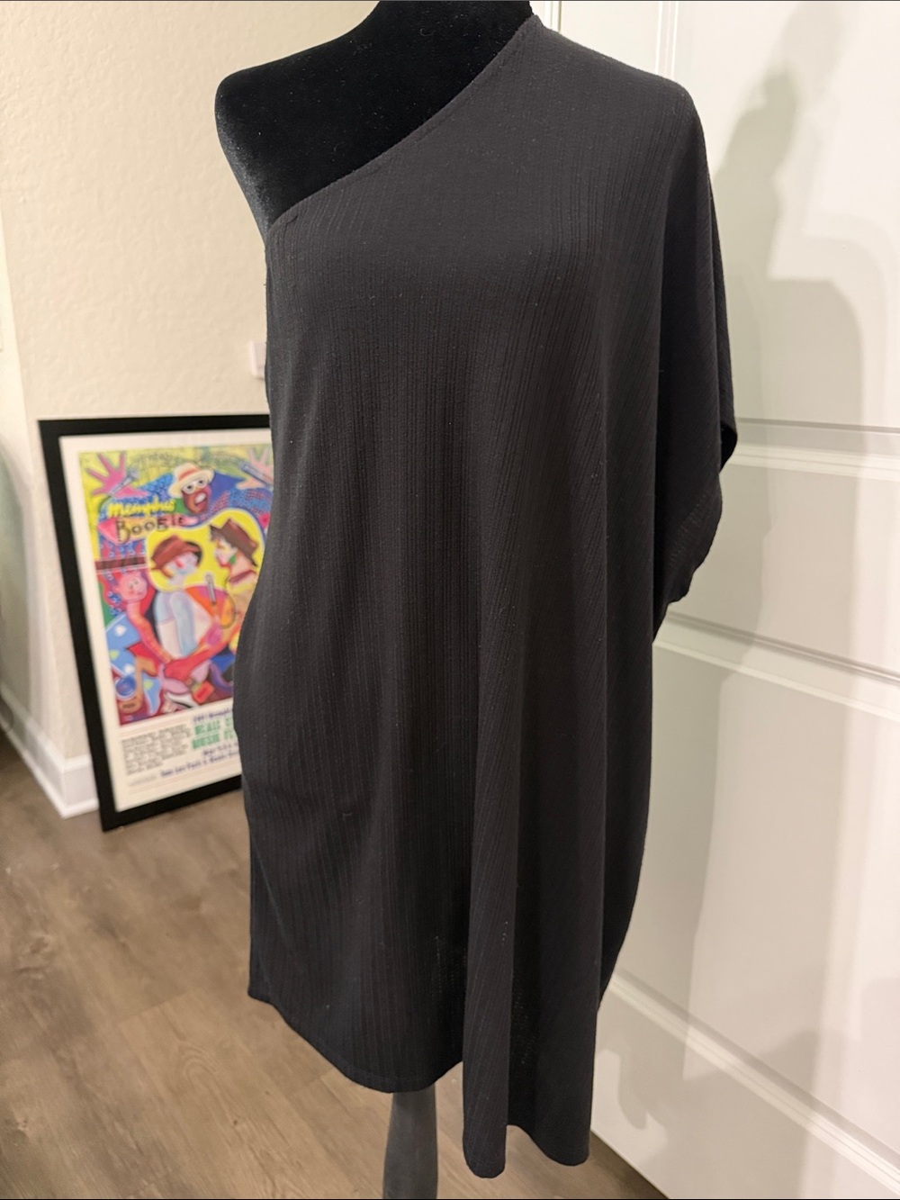 ninexis Elegant One-Shoulder Black Dress – Minimalist Asymmetric Silhouette